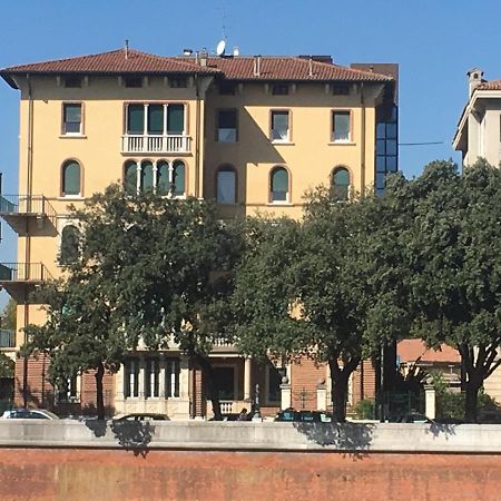Adige Penthouse Aparthotel Verona Bagian luar foto